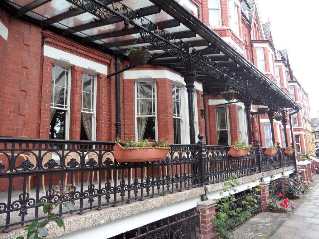 Glen Usk Hotel 랜드린도드웰스 외부 사진